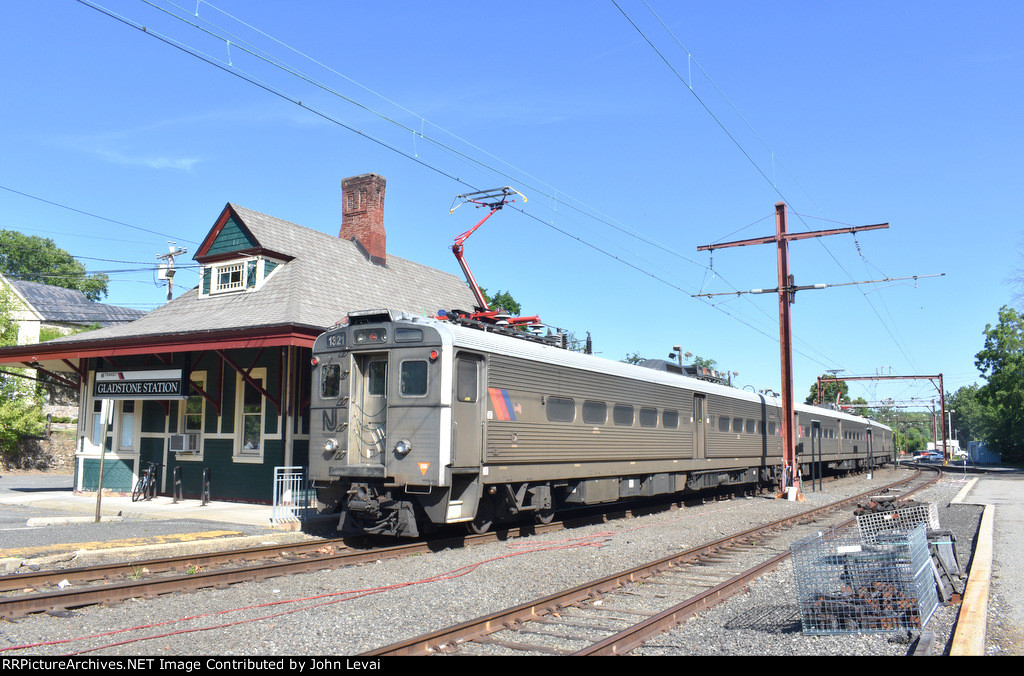 NJT Arrow III Set at Gladstone Station 